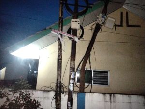 Keterangan foto : Jaringan Aktivis Nusantara (JAN) Banten soroti keberadaan kabel internet yang Semrawut di Kampung Pancur, Desa Bojongleles, Kecamatan Cibadak, Kabupaten Lebak, Kamis (31/7/2025)