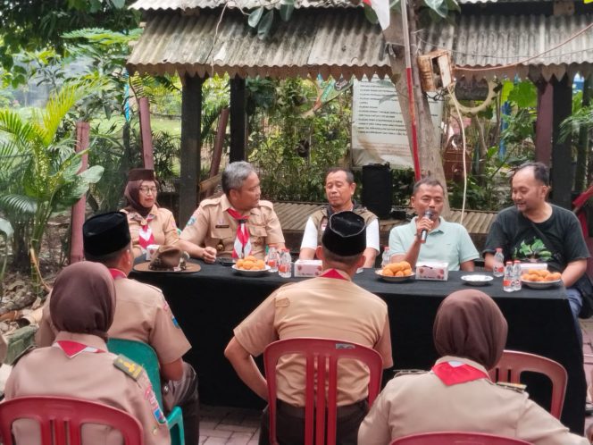 
					Waka Bidang Saka, Sako dan Gudar Kwarcab Kota Tangerang Sosialisasikan Rintisan Kampung Pramuka
