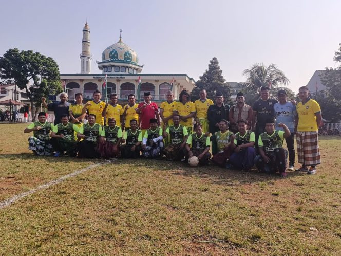 
					Semarak Hari Kemerdekaan, MWC NU Cipondoh Kota Tangerang Adakan Pertandingan Sepak Bola Sarungan