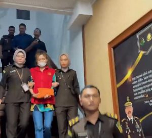 Kejaksaan Negeri (Kejari) Kota Bandung resmi menetapkan seorang pegawai Bank Rakyat Indonesia (BRI) sebagai tersangka dalam perkara dugaan tindak pidana korupsi penyaluran dana Kredit Usaha Rakyat (KUR) pada periode 2020 hingga 2022.(21/8/2025).