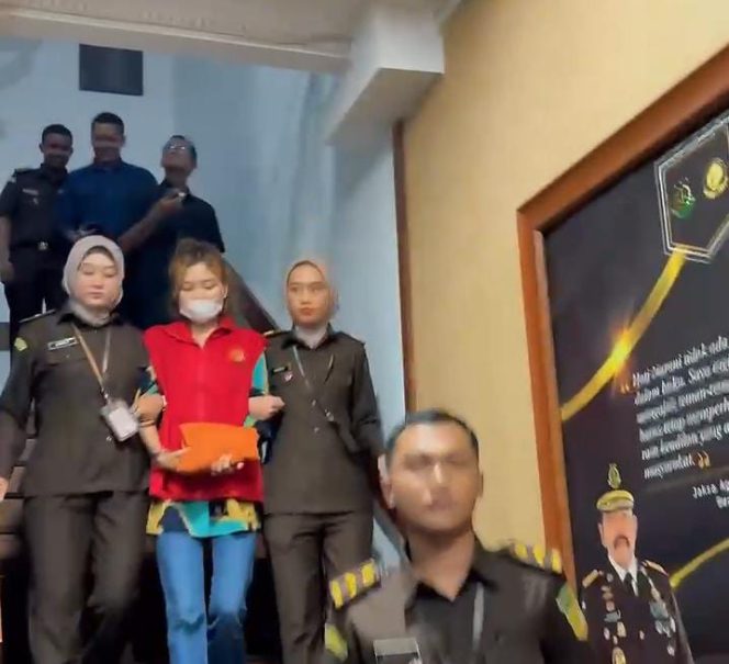 
					Kejaksaan Negeri (Kejari) Kota Bandung resmi menetapkan seorang pegawai Bank Rakyat Indonesia (BRI) sebagai tersangka dalam perkara dugaan tindak pidana korupsi penyaluran dana Kredit Usaha Rakyat (KUR) pada periode 2020 hingga 2022.(21/8/2025).