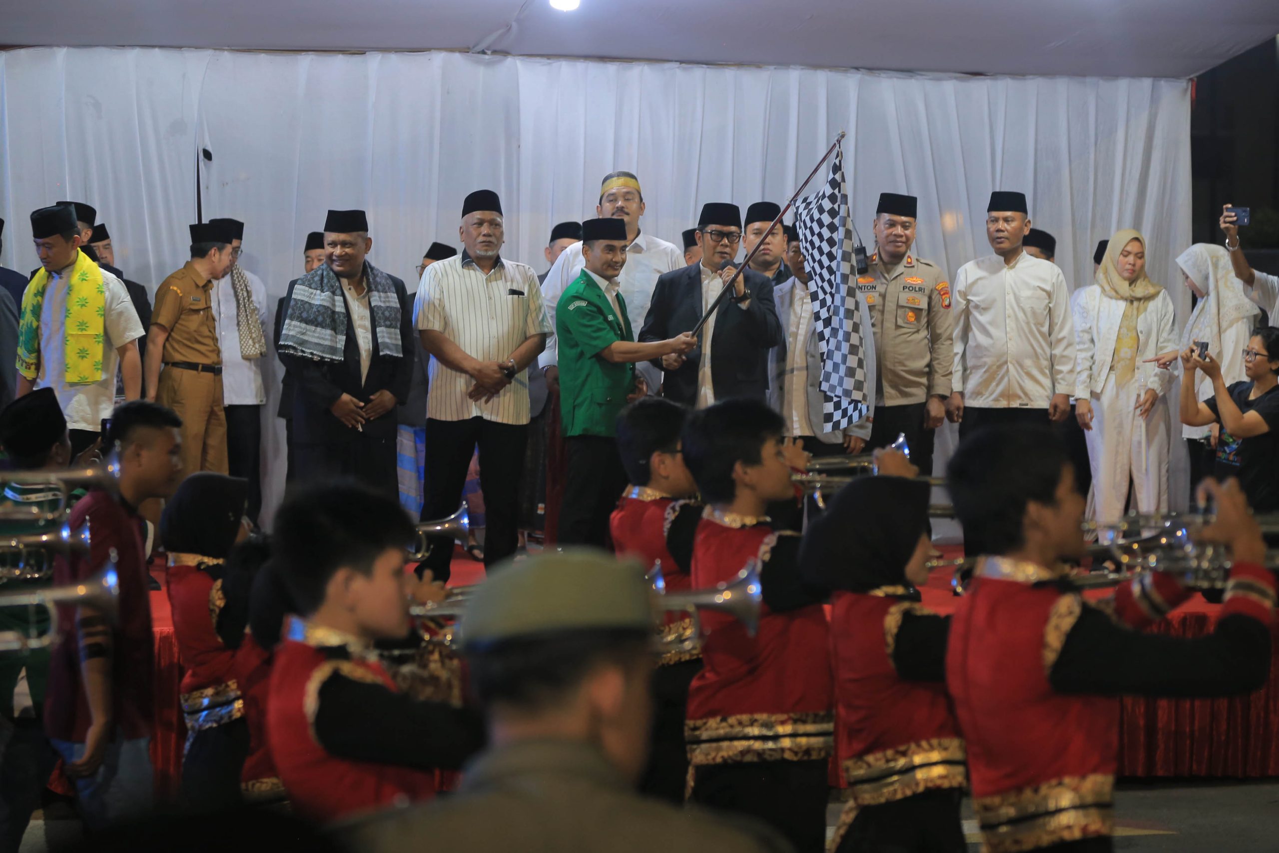Festival Maulid Nusantara Dimulai, Ribuan Warga Ikut Pawai Obor dan Kirab Gunungan