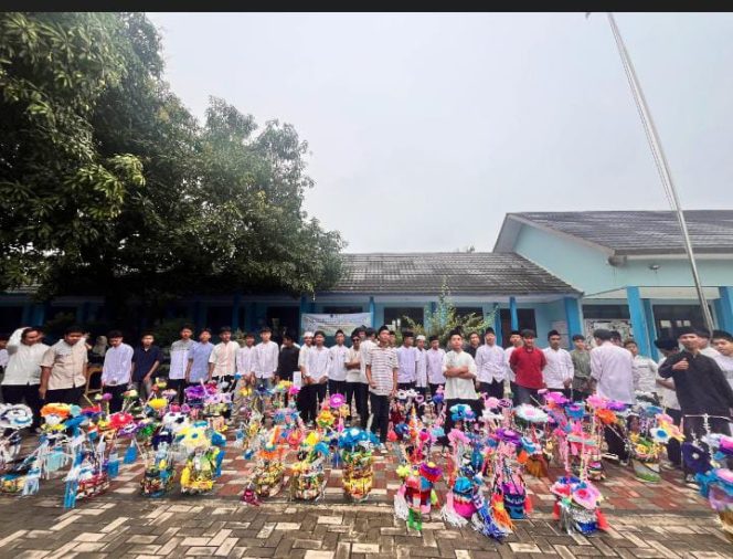 
					Peringatan Maulid Nabi Muhammad SAW dan Santunan Yatim di SMP Negeri 3 Kota Serang