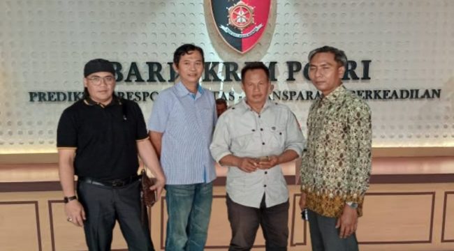 Penyidik Polda Jawa Tengah diminta segera memeriksa anggota DPR RI berinisial AA atas dugaan penyekapan dan penganiayaan serta penyebaran berita bohong terhadap seorang pedagang martabak di Pekalongan bernama Purwanto alias Gacon.