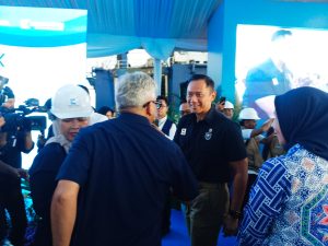 Komisaris Krakatau Bandar Samudra (KBS) Revitriyoso Husodo bersama jajaran komisaris menyambut kedatangan Menteri Koordinator Bidang Infrastruktur dan Pembangunan Kewilayahan (Menko IPK) Agus Harimurti Yudhoyono (AHY)