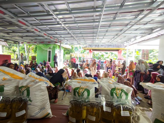 
					Bulog Lebak dan Pandeglang Kembali Salurkan Beras 20 Kilogram dan Minyak Goreng