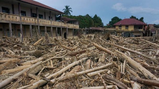 
					BNPB Usulkan ke Presiden Prabowo Tambah Kekuatan Ekstra Personel TNI-Polri di Aceh