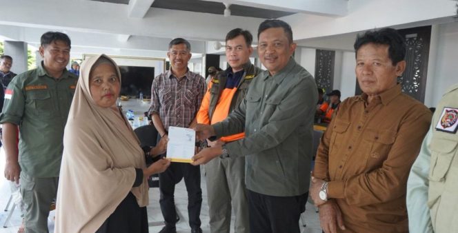
					BNPB Bagikan Dana Tunggu Korban Banjir dan Longsor Aceh
