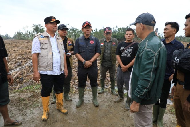 
					Setelah Keliling Tinjau Banjir, Kepala BNPB Optimis saat Ramadhan Warga Aceh Utara Tak Lagi Tinggal di Tenda 