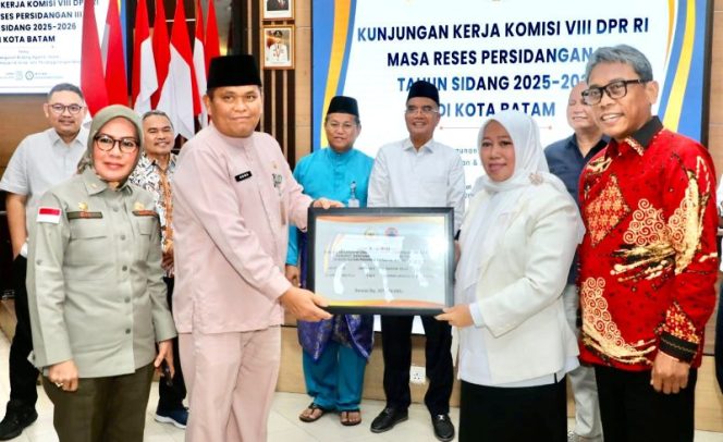 
					Kepala BNPB Distribusikan Bantuan Logistik, Perkuat Siap Siaga Karhutla di Batam