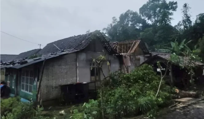 
					Kepala BNPB: Hujan Lebat dan Angin Dominasi Bencana Banjir di NTB dan Banyunas