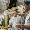 Keterangan foto : Anggota Komisi VI DPR RI Arif Rahman melakukan kunjungan kerja ke Pasar Wonokromo Surabaya, Kamis (12/2/2026)