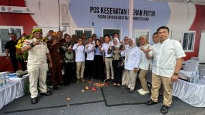 Keterangan foto : Partai Gerindra, Kesehatan Indonesia Raya (Kesira) Tangerang Selatan melakukan aksi nyata dengan meresmikan Pos Kesehatan Merah Putih di Pasar Ciputat, Tangerang Selatan, Sabtu (14/2/2026)