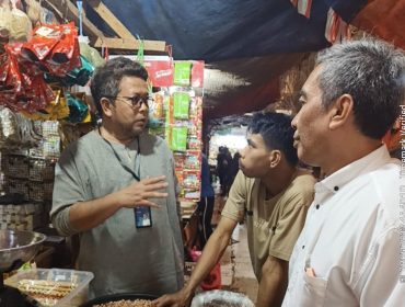 Keterangan foto : Perum Bulog Lebak dan Pandeglang berhasil mengendalikan harga serta menstabilkan pasokan Minyak KITA di masyarakat, Sabtu (14/2/2026)