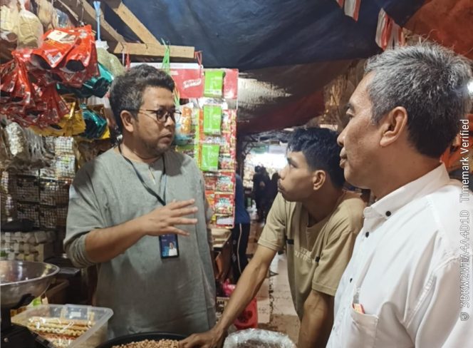 
					Keterangan foto : Perum Bulog Lebak dan Pandeglang berhasil mengendalikan harga serta menstabilkan pasokan Minyak KITA di masyarakat, Sabtu (14/2/2026)