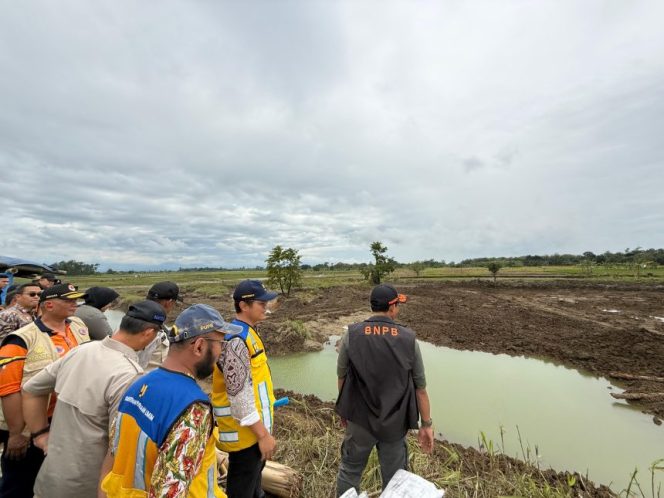 
					Siap Penuhi Permintaan Bupati, Kepala BNPB Tinjau Tanggul Jebol di Perbatasan Demak-Grobogan