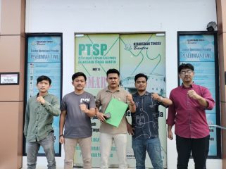 Keterangan foto : Laporan oknum anggota DPRD Banten ke Kejati, Senin (23/2/2026)