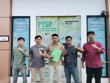 Keterangan foto : Laporan oknum anggota DPRD Banten ke Kejati, Senin (23/2/2026)