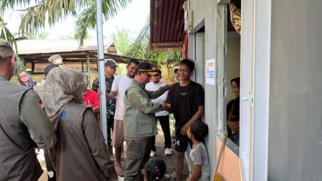 
					Kepala BNPB Kunjungi Penghuni Huntara dan Salurkan Bantuan Bahan Pokok di Aceh Tamiang