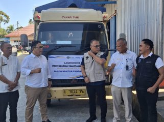 Keterangan foto : Anggota DPR RI Arif Rahman hadir saat launcing bantuan di Bulog Lebak dan Pandeglang, Jumat (14/3/2026)