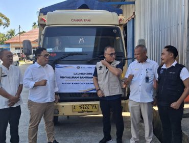 Keterangan foto : Anggota DPR RI Arif Rahman hadir saat launcing bantuan di Bulog Lebak dan Pandeglang, Jumat (14/3/2026)