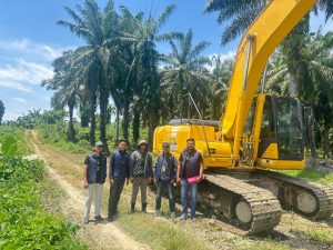 tim Subdit I Ditreskrimum Polda Sulbar yang dipimpin Iptu Hasrum menyita satu unit excavator Komatsu PC 210 warna kuning di Afd Fanta, Dusun Marisa, Desa Lariang, Kecamatan Tikke Raya.