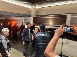 Satreskrim Polres Metro Tangerang Kota menjemput seorang daftar pencarian orang atau buronan Red Notice Interpol bernama Jimmy Lie di Bandara Internasional Kualanamu, Medan Sumatera Utara pada Minggu 8 Maret 2026.