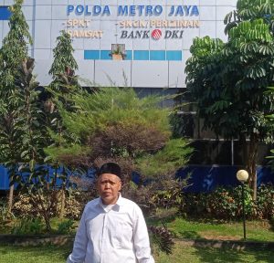 Keterangan foto : Pengurus Pusat Harian Abdi Rakyar, Muh Yudi yang kerap disapa Yudi Kebo, telah menyampaikan laporan resmi ke Polda Metro Jaya, Senin (16/3/2026)
