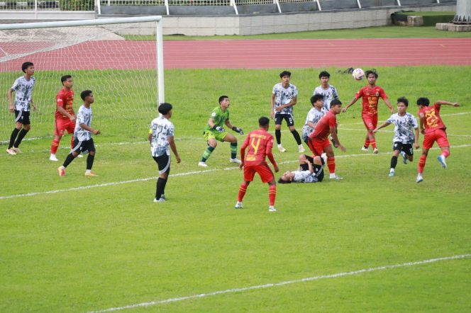 
					Liga 4 PSSI Piala Gubernur Banten Dimulai, Erick Tohir Nonton bersama Masyarakat Kota Tangerang di Stadion Benteng Reborn