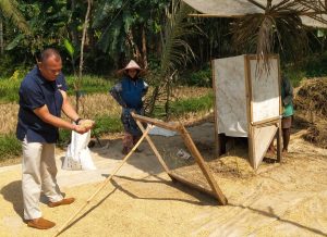 Keterangan foto : Bulog hadir untuk petani, Jumat (17/4/2026)
