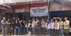 Senyum bahagia dan rasa syukur terpancar jelas dari wajah para sesepuh dan warga adat Kanekes, Desa Cibeo, Kecamatan Leuwidamar.