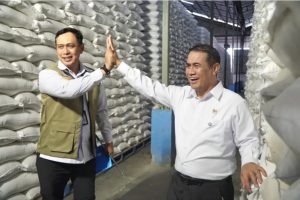 Keterangan foto : Menteri Pertanian Amran Sulaeman dan Direktur Utama Bulog, Jumat (24/4/2026)