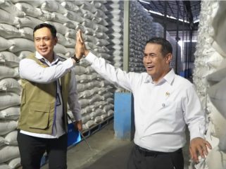 Keterangan foto : Menteri Pertanian Amran Sulaeman dan Direktur Utama Bulog, Jumat (24/4/2026)