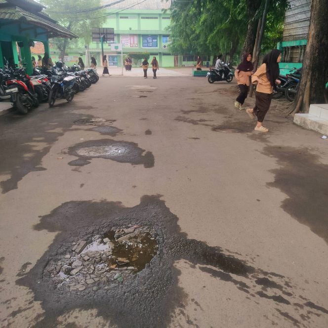 
					Yayasan Pondok pesantren Asshiddigiyah 2 Kerjaan Pengaspalan, Tegaskan Hanya Peminjaman Alat Boby Roller