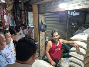 Perum Bulog Cabang Lebak-Pandeglang memastikan harga bahan pokok, khususnya beras, di Pasar Rangkasbitung tetap stabil dan terjangkau masyarakat.