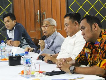 Desakan agar Komisi Pemberantasan Korupsi (KPK) mengusut tuntas dugaan keterlibatan mantan pejabat Kementerian Pendidikan, Kebudayaan, Riset, dan Teknologi (Kemendikbudristek), Ainun Naim, kembali menguat.