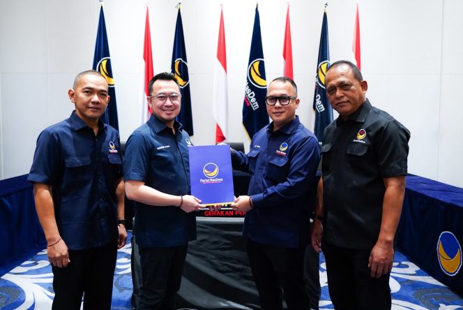 
					Dewan Pimpinan Pusat (DPP) Partai NasDem secara resmi menyerahkan Surat Keputusan Nomor 262-Kpts/DPP-NasDem/VIII/2026 tentang Pengesahan Susunan Pengurus DPP Petani NasDem Periode 2026–2029.