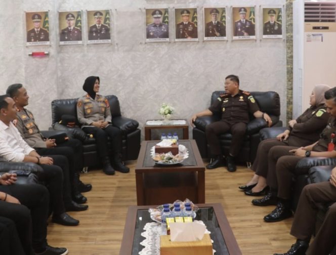 
					Kunjungan Perdana, Kapolres Lebak Arninsi Diterima Kajari Adi Rifani