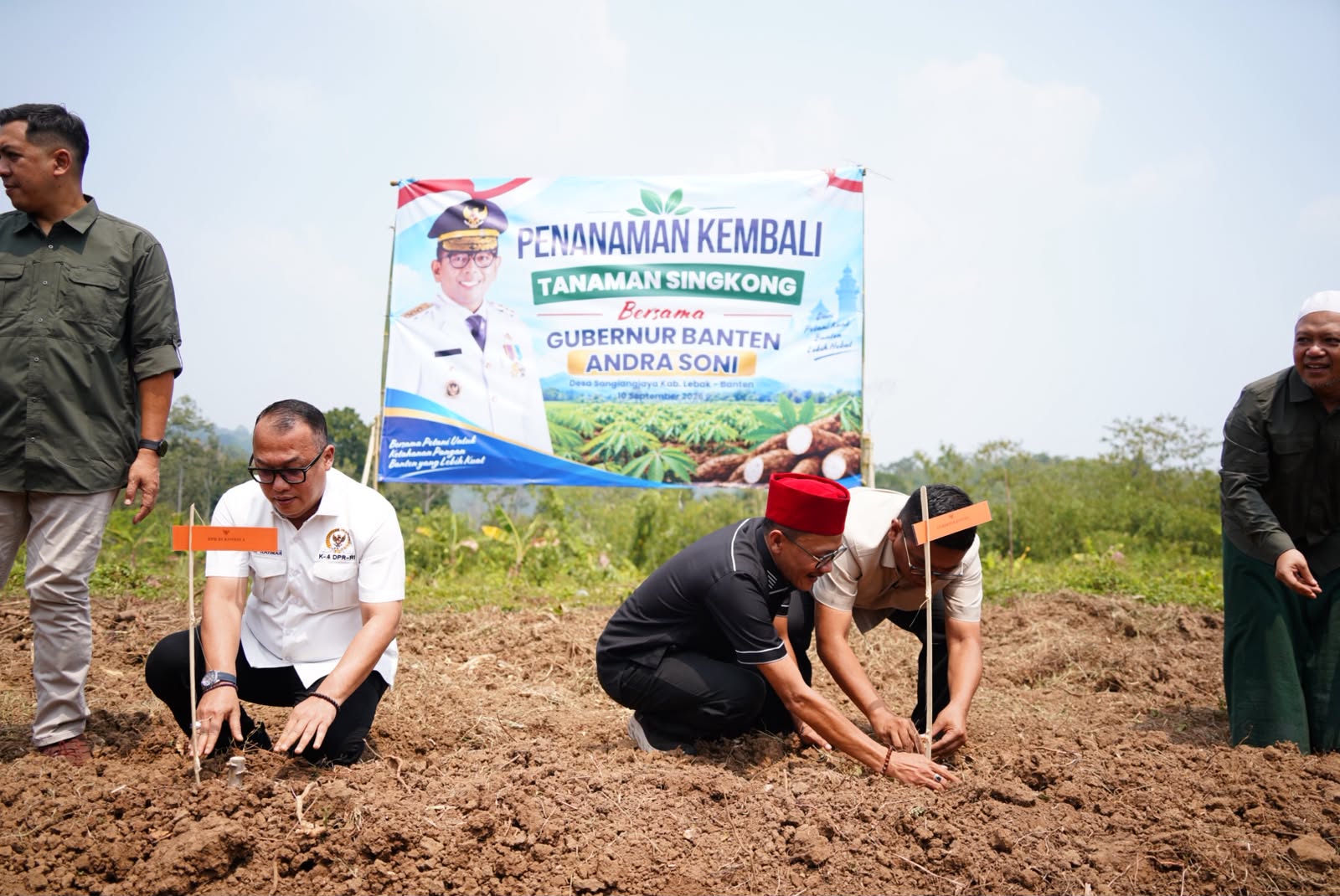 Gubernur Banten, Andra Soni, bersama Anggota DPR RI Dapil Lebak–Pandeglang sekaligus Ketua Umum DPP Petani NasDem, Arif Rahman,